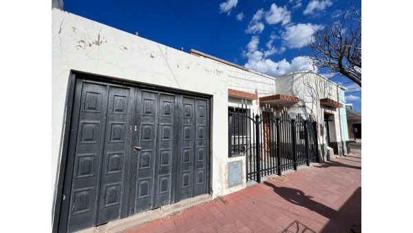 Sarmiento  1800 - U$D 50.000 - Casa en Venta